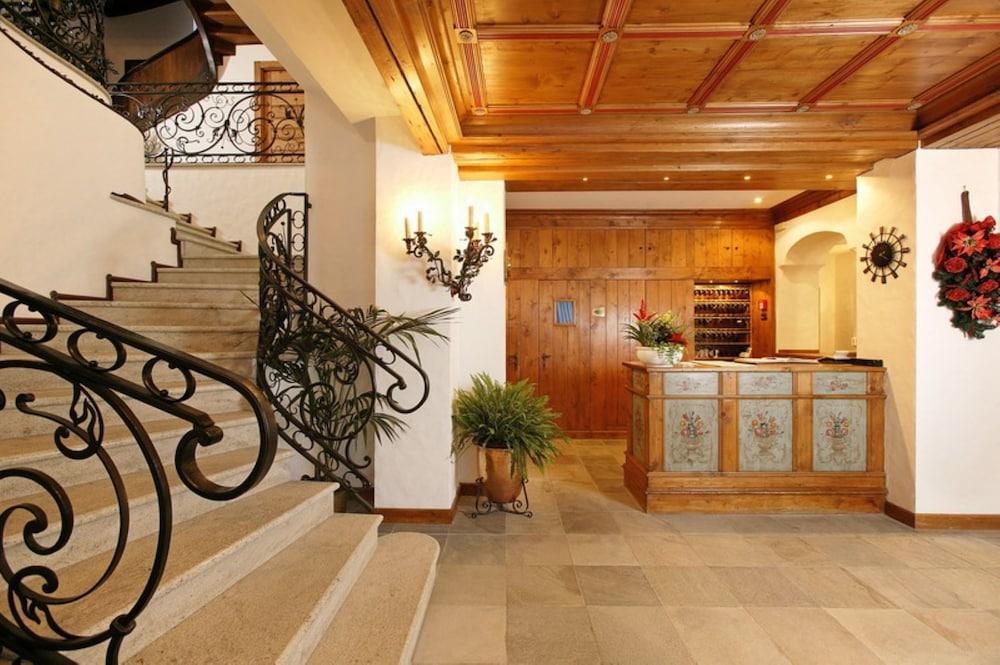 Hotel Cortina Cortina dʼAmpezzo Exteriör bild