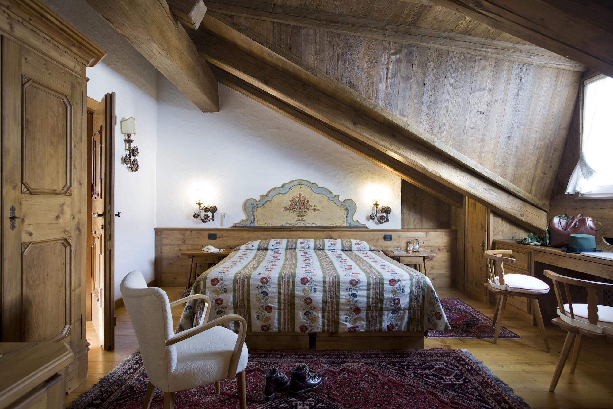 Hotel Cortina Cortina dʼAmpezzo Exteriör bild