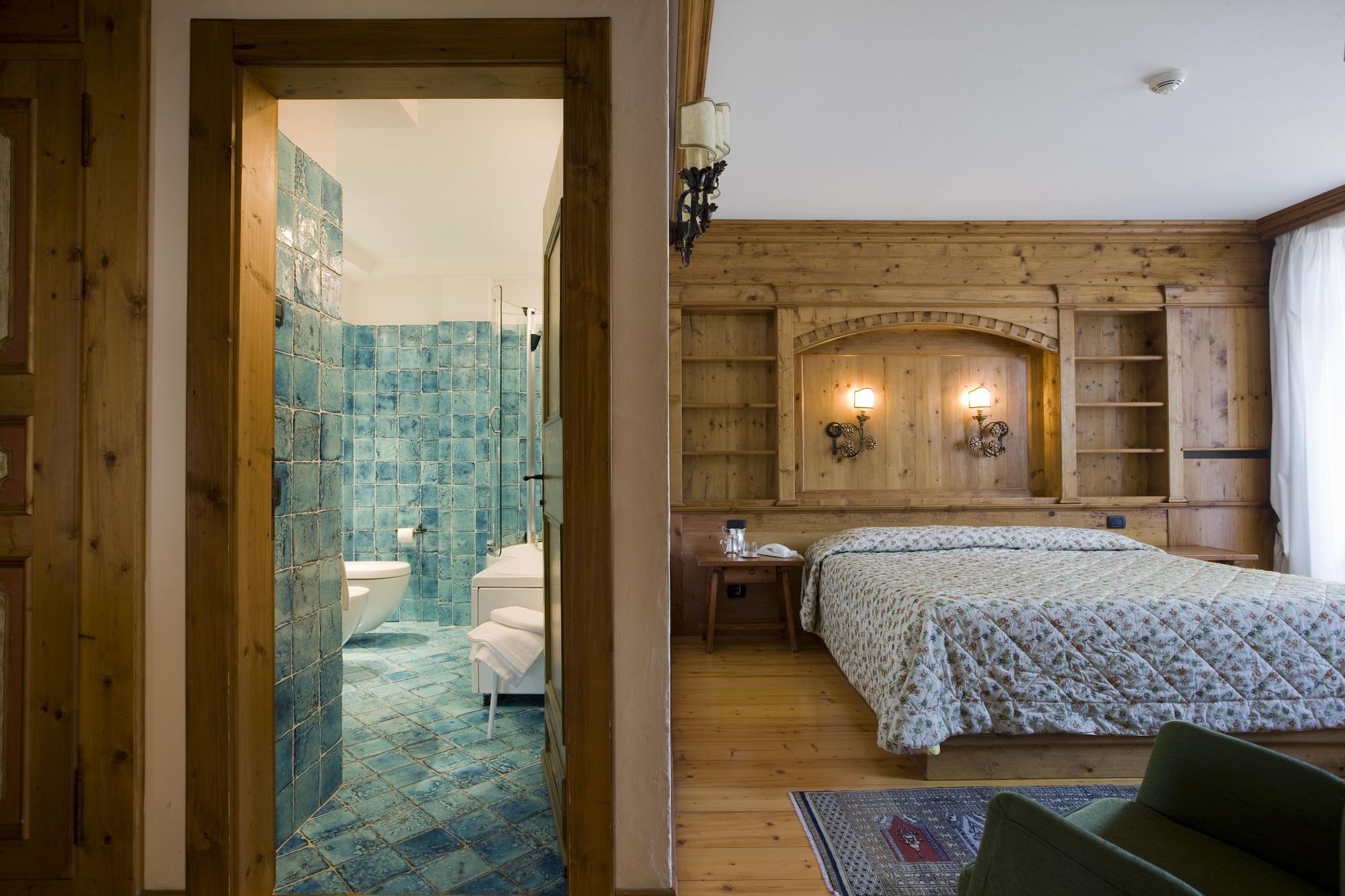 Hotel Cortina Cortina dʼAmpezzo Exteriör bild