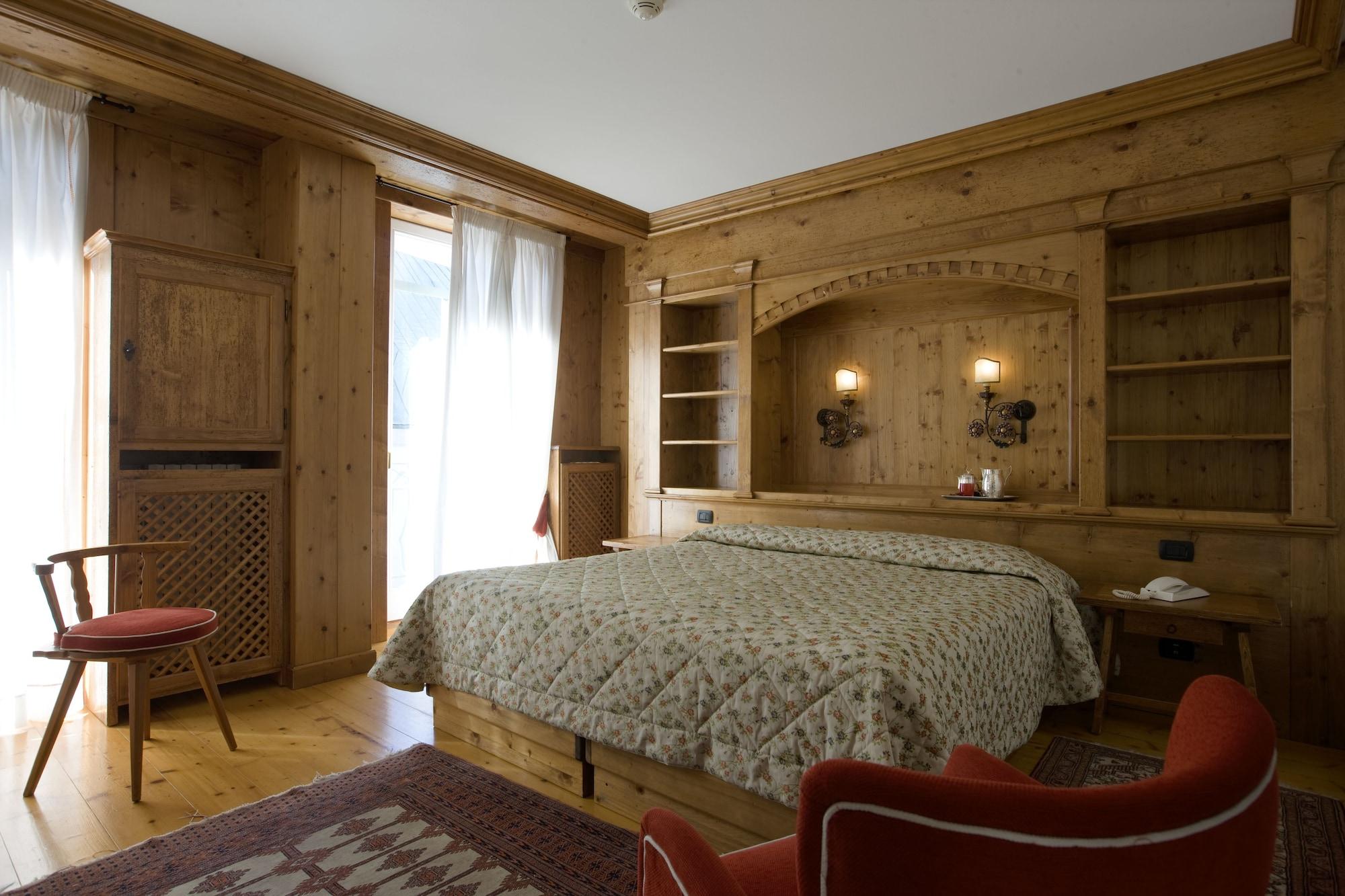 Hotel Cortina Cortina dʼAmpezzo Exteriör bild