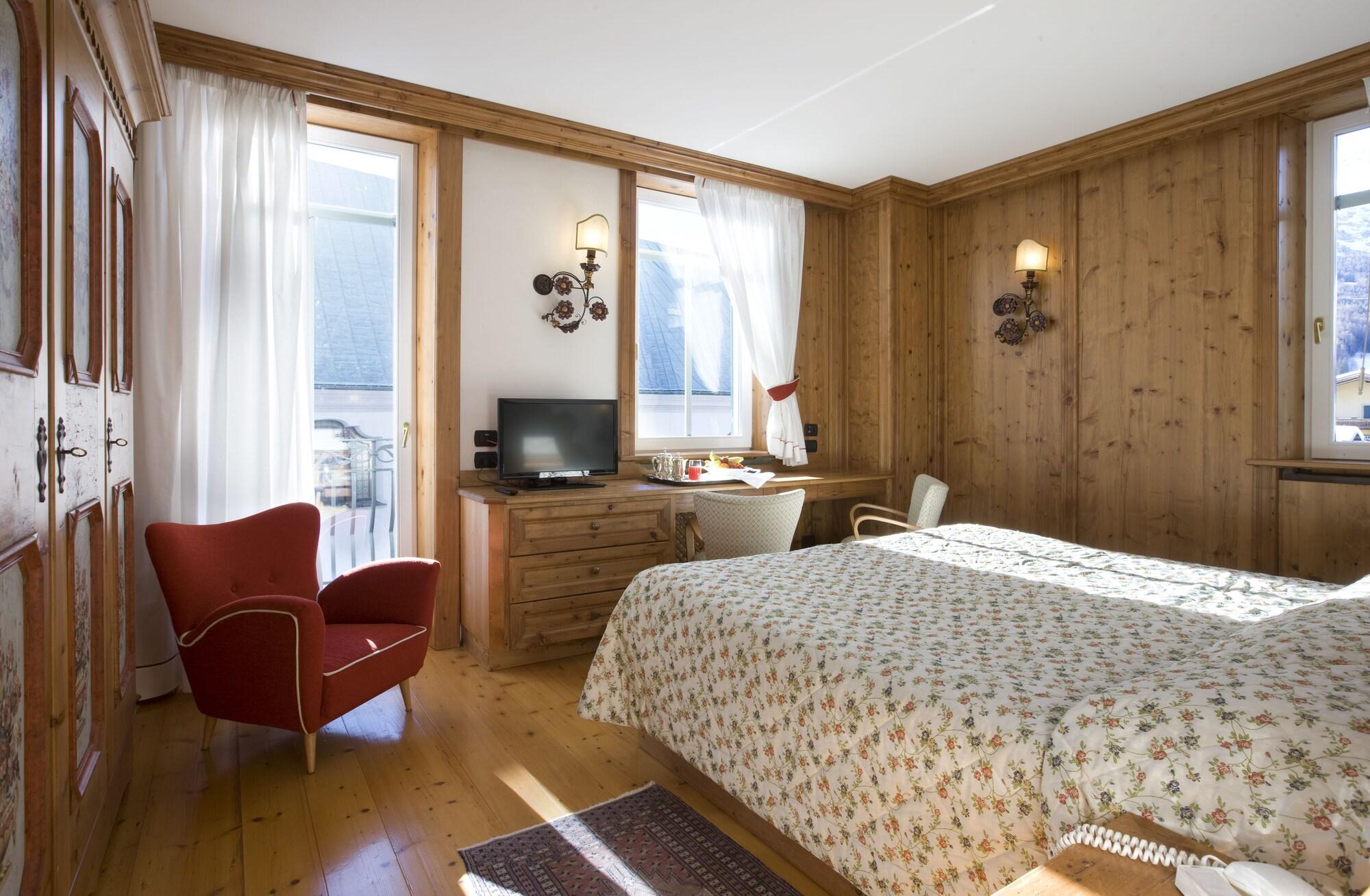 Hotel Cortina Cortina dʼAmpezzo Exteriör bild