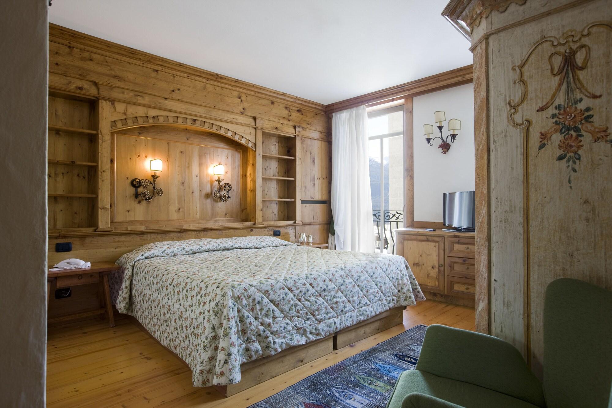 Hotel Cortina Cortina dʼAmpezzo Exteriör bild
