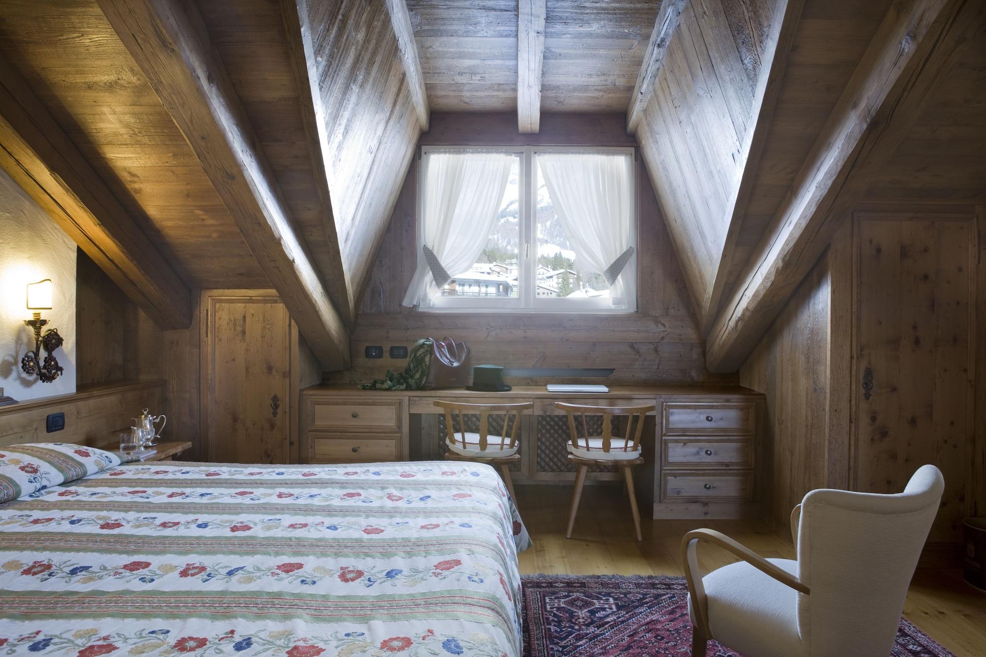 Hotel Cortina Cortina dʼAmpezzo Exteriör bild