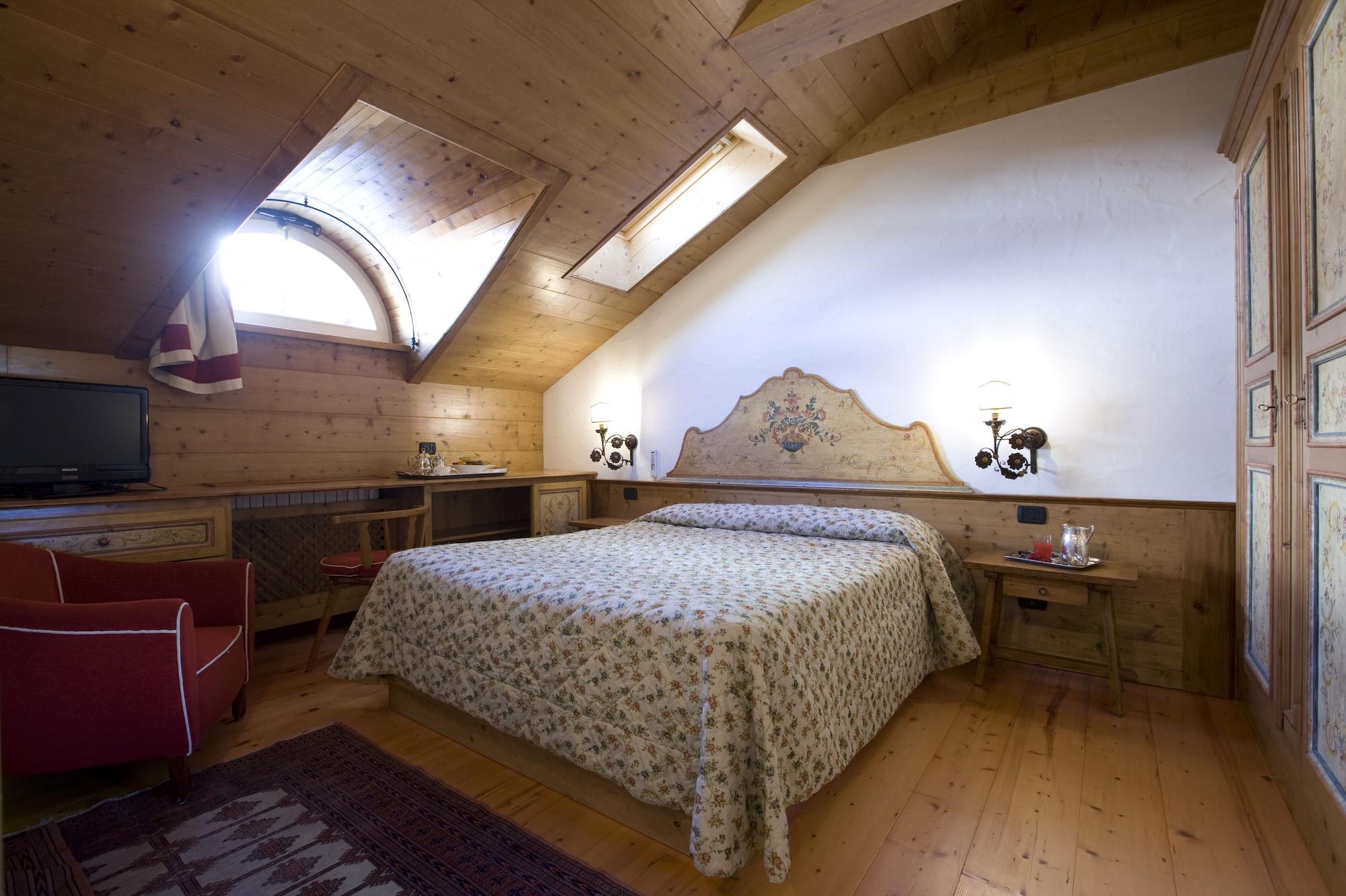 Hotel Cortina Cortina dʼAmpezzo Exteriör bild