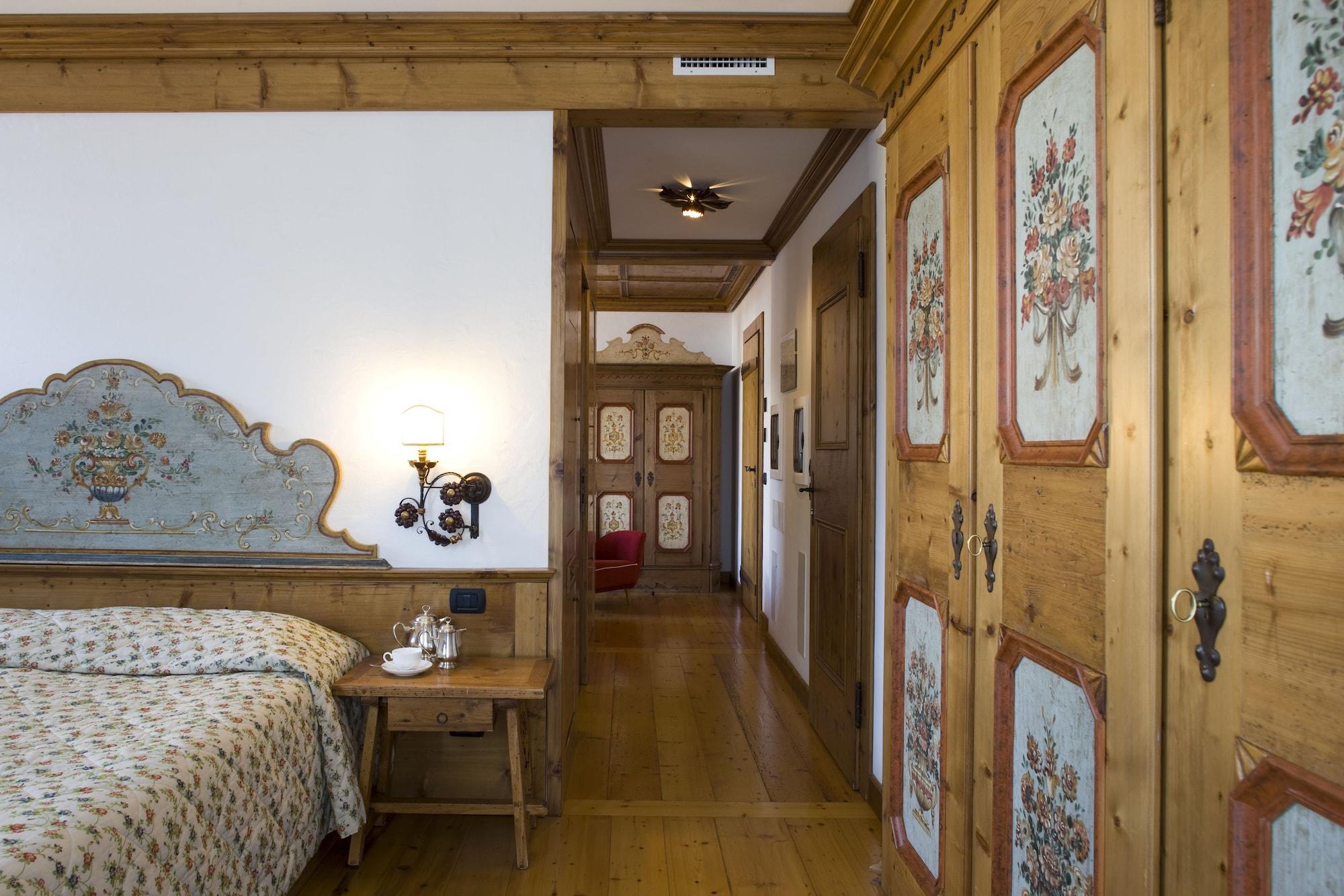 Hotel Cortina Cortina dʼAmpezzo Exteriör bild