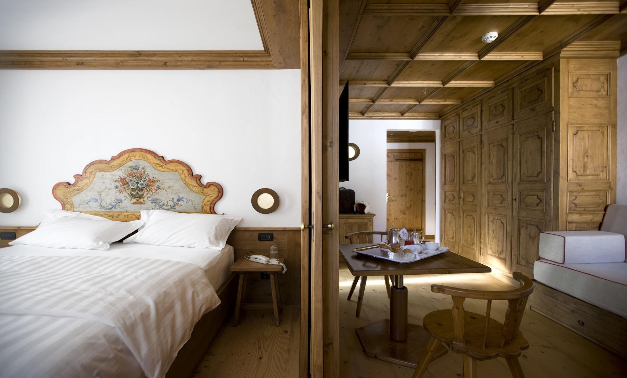 Hotel Cortina Cortina dʼAmpezzo Exteriör bild