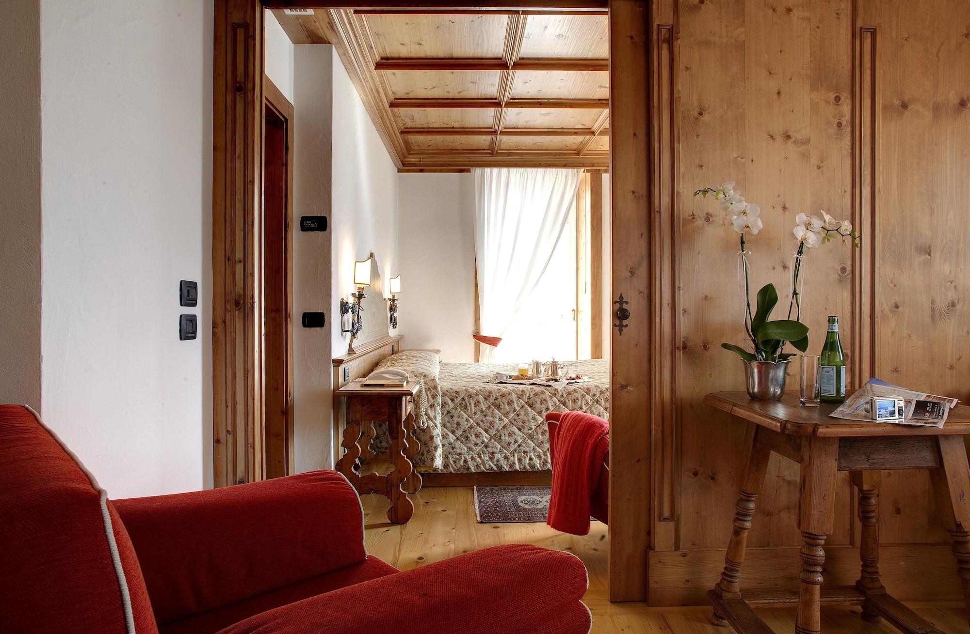 Hotel Cortina Cortina dʼAmpezzo Exteriör bild