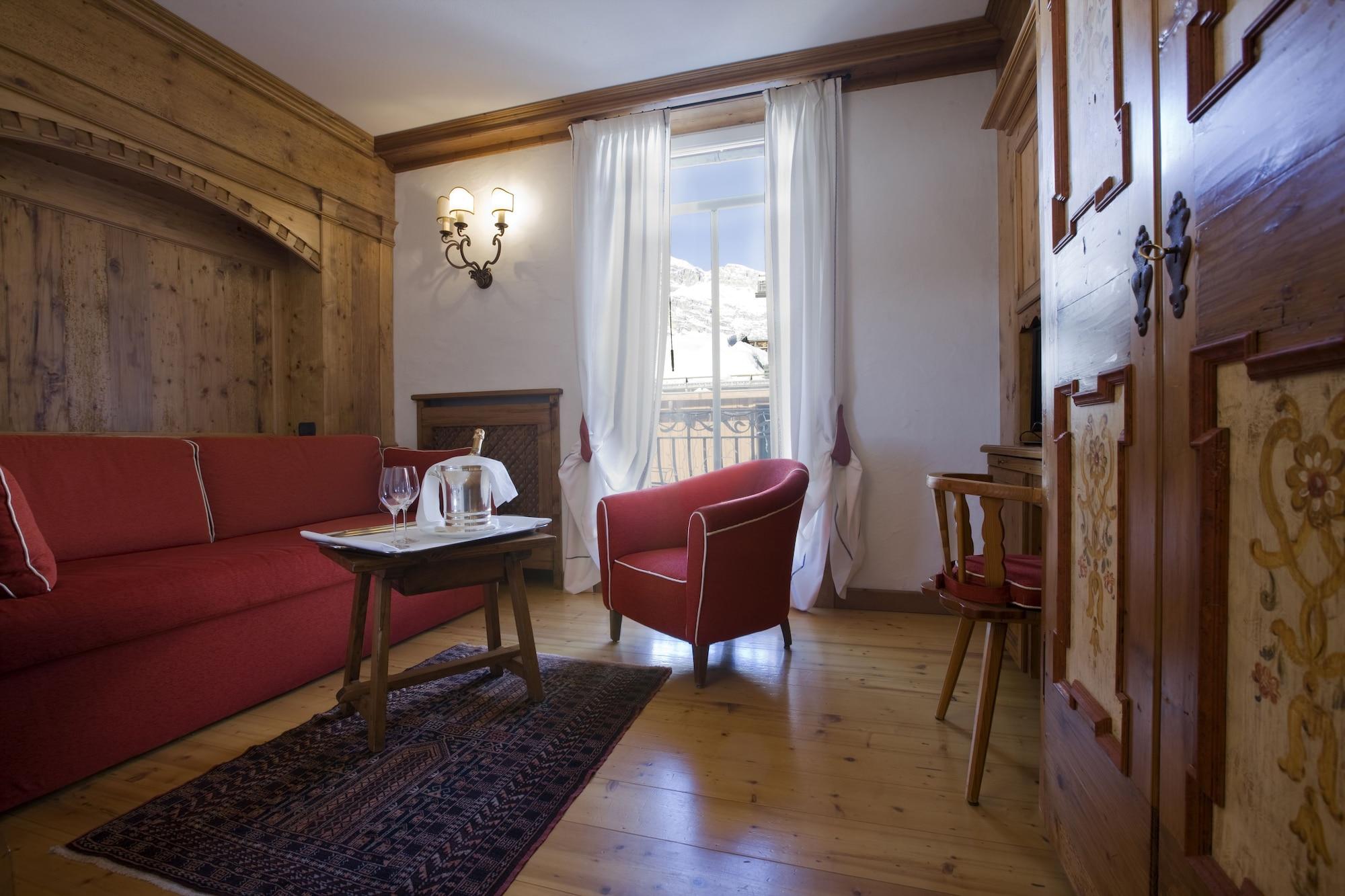 Hotel Cortina Cortina dʼAmpezzo Exteriör bild