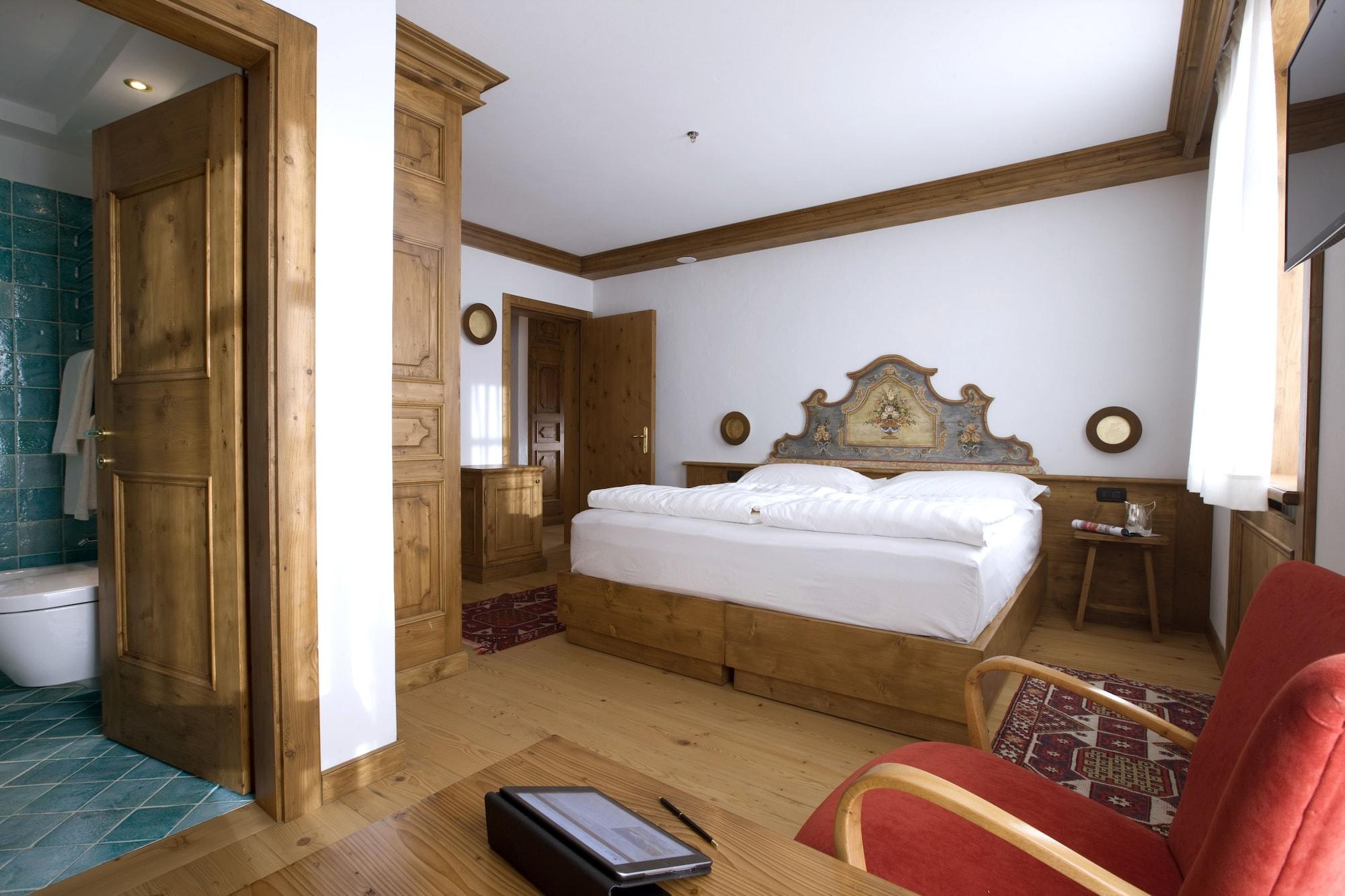 Hotel Cortina Cortina dʼAmpezzo Exteriör bild