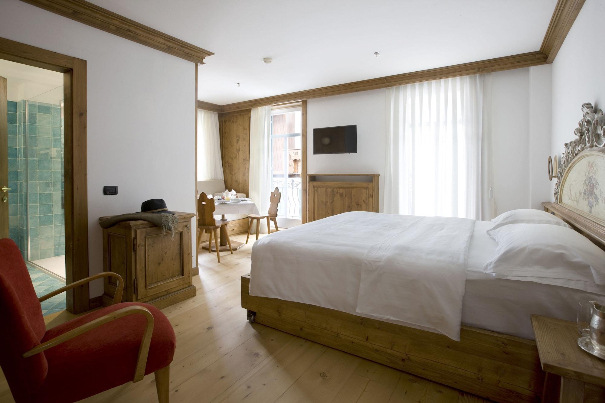 Hotel Cortina Cortina dʼAmpezzo Exteriör bild
