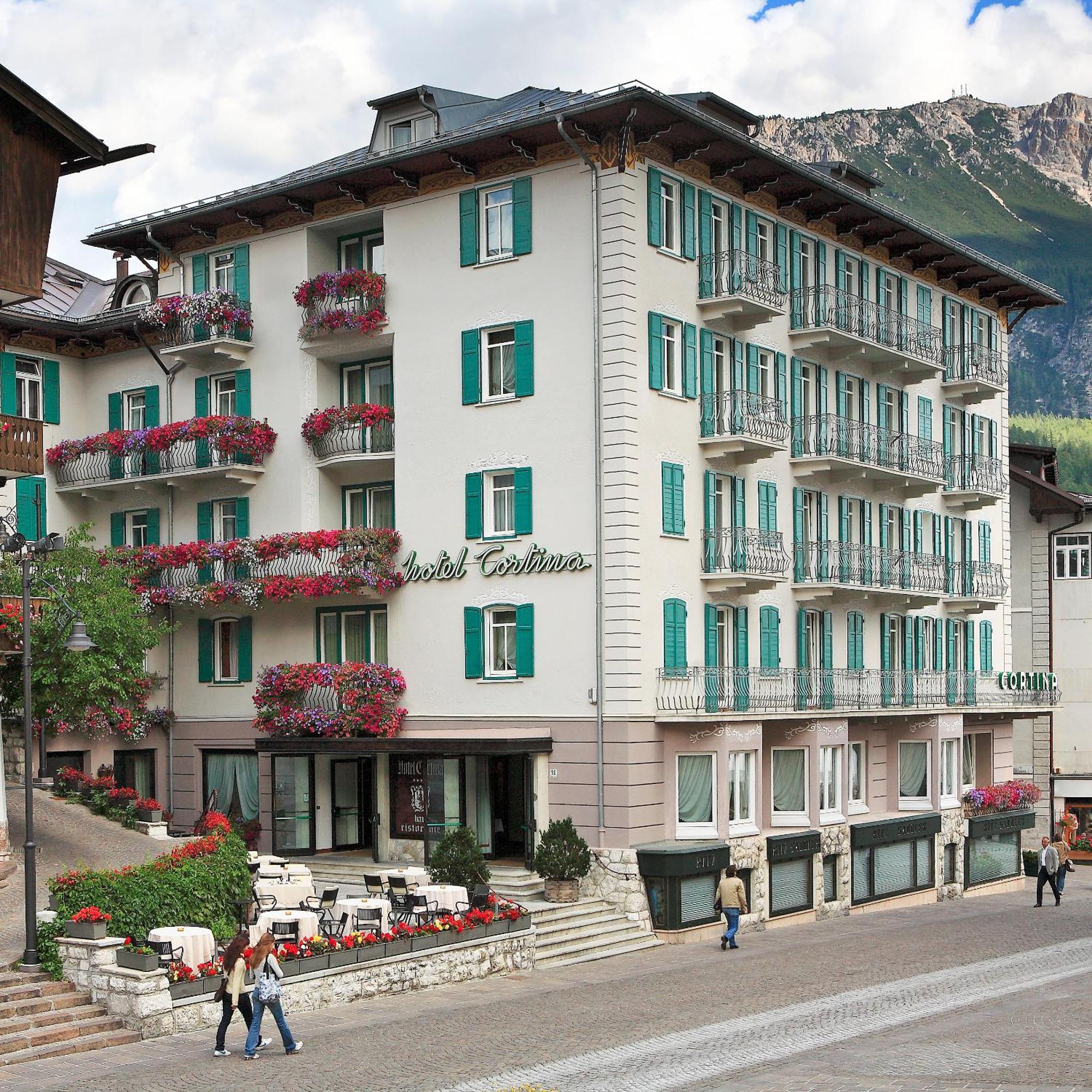 Hotel Cortina Cortina dʼAmpezzo Exteriör bild