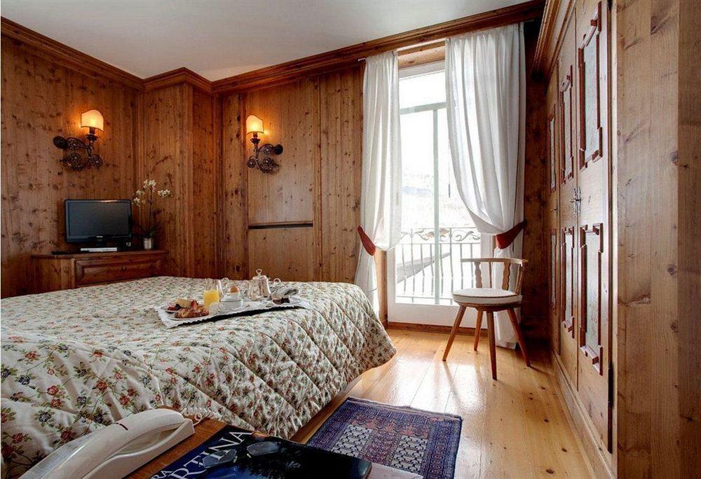 Hotel Cortina Cortina dʼAmpezzo Exteriör bild