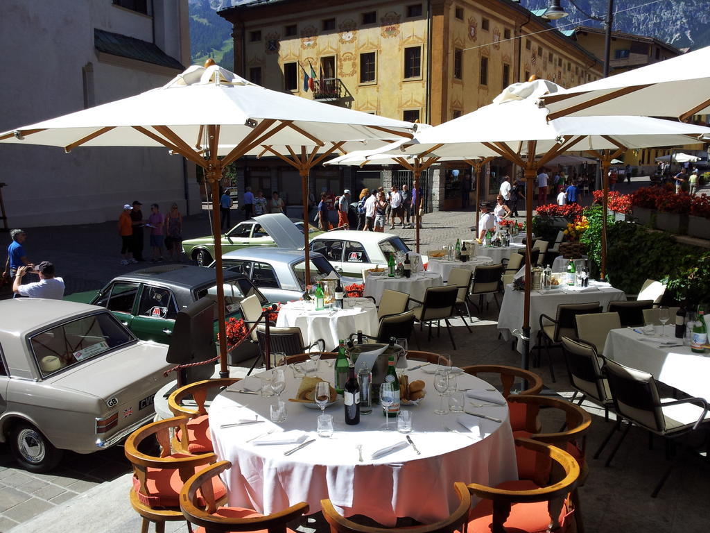 Hotel Cortina Cortina dʼAmpezzo Exteriör bild