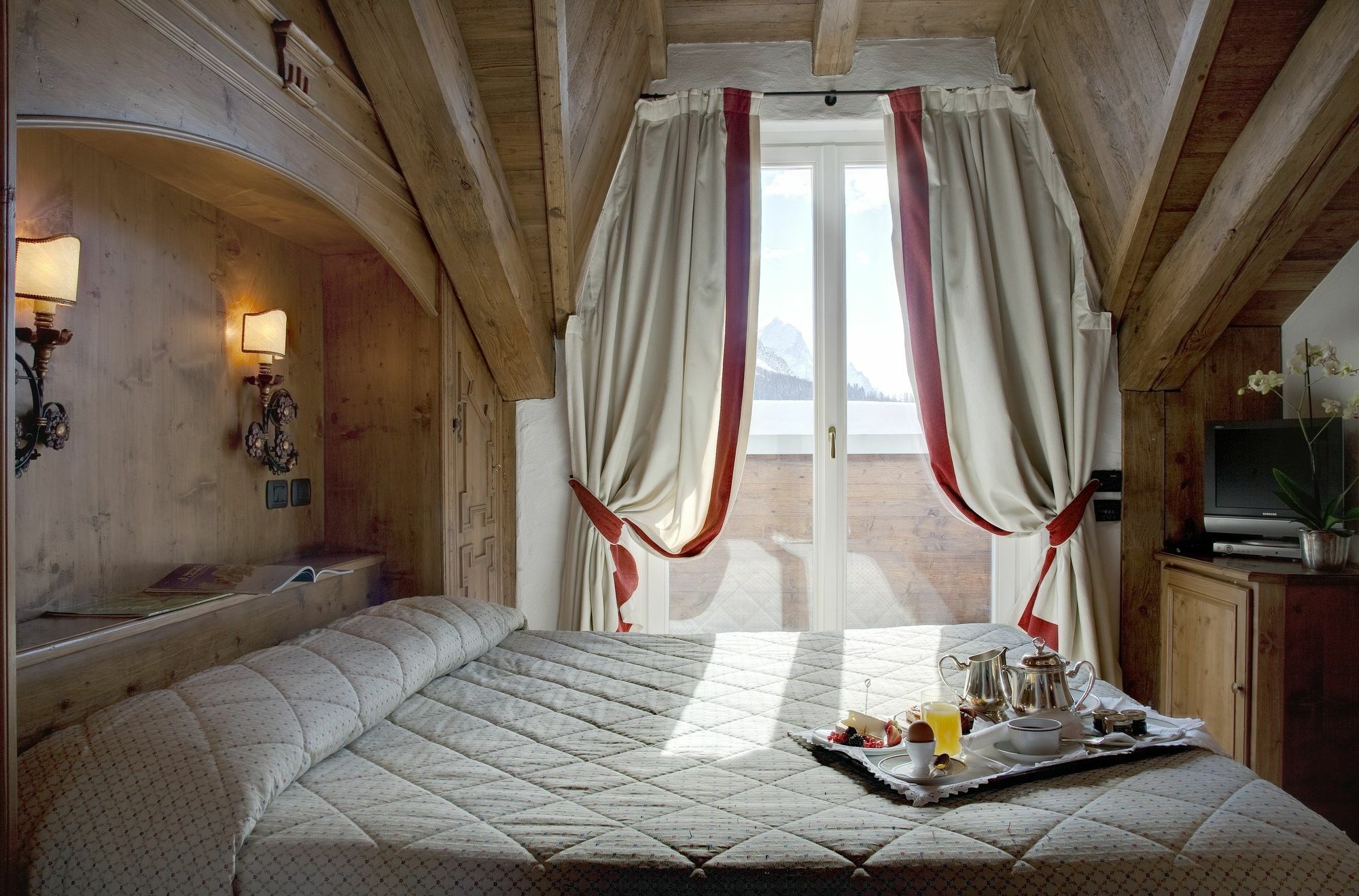 Hotel Cortina Cortina dʼAmpezzo Exteriör bild