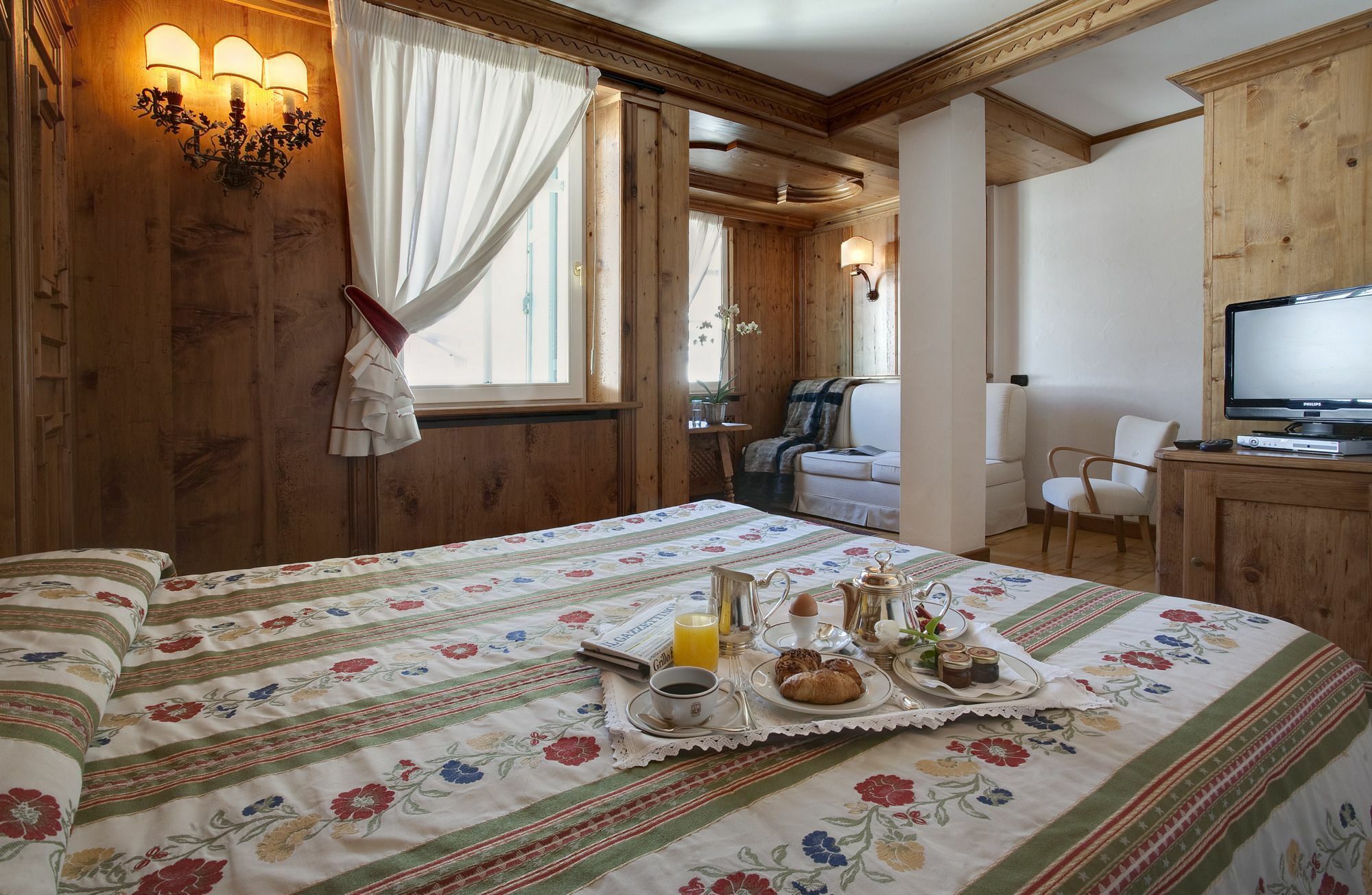 Hotel Cortina Cortina dʼAmpezzo Exteriör bild